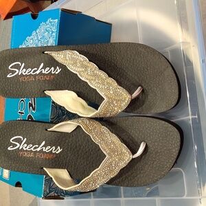 Sketchers Women's size 11 thong style yoha foam flip flop